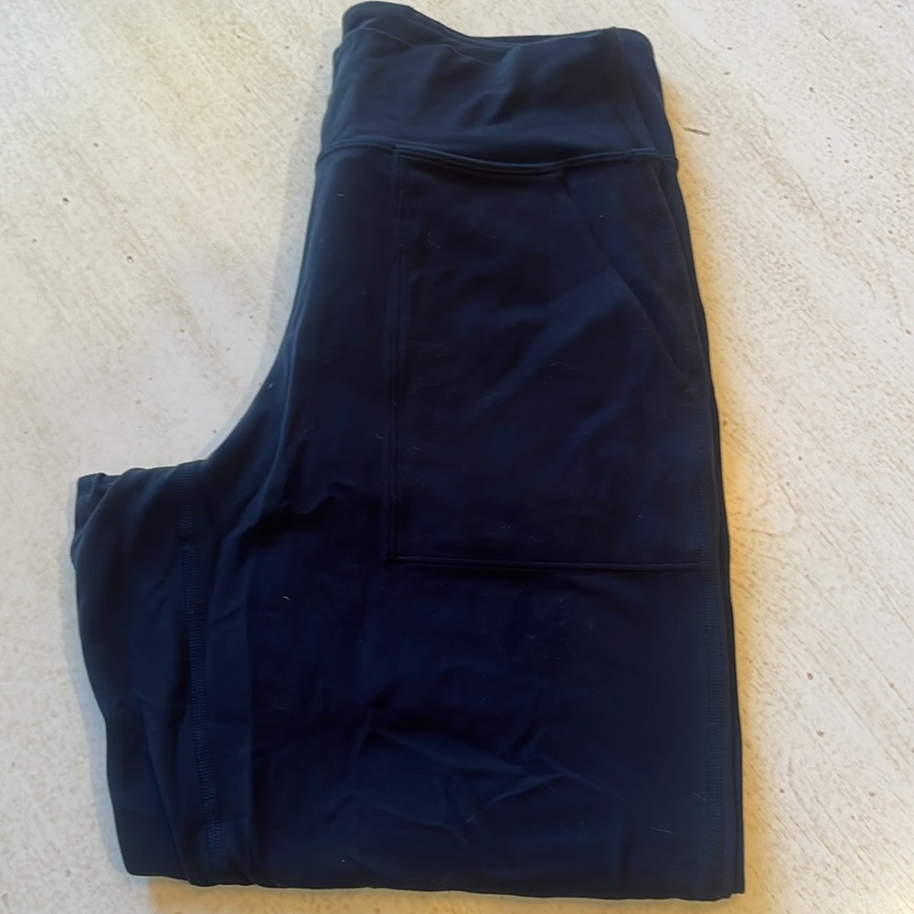Lululemon high-rise cropped jogger in black.